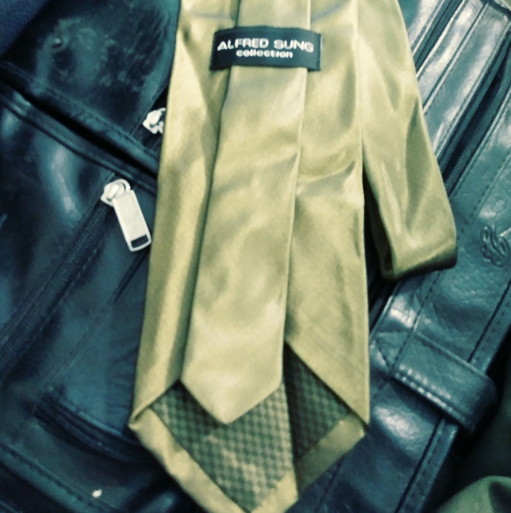 ALFRED SUNG COLLECTION TIE.